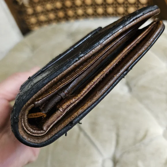 Authentic Chanel long wallet - Picture 10 of 10